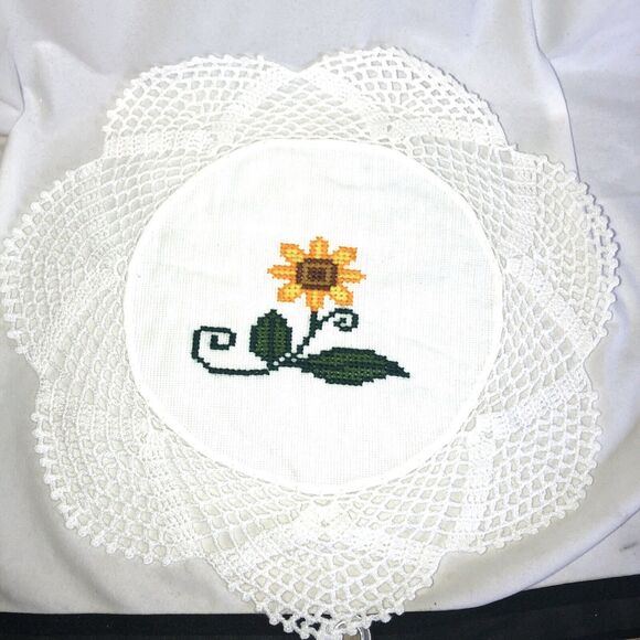 2- Vintage Embroidered Sunflower Crocheted doily  White 13” round CUTE!! - Picture 5 of 8
